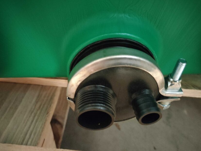 HDPE TANK 1000 L GREEN LID DN 400 MM GALVANIZED CLAMPING CIRCUIT(6)