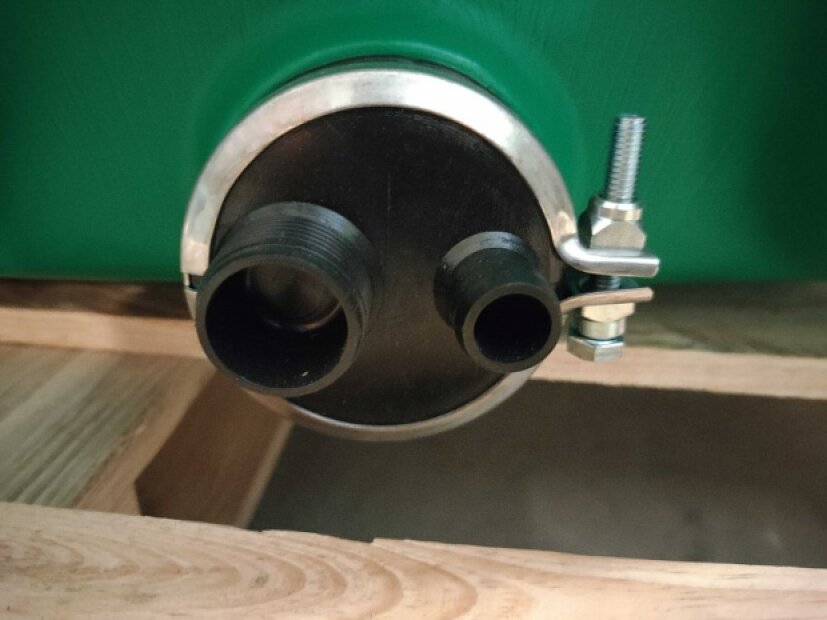 HDPE TANK 1000 L GREEN LID DN 400 MM GALVANIZED CLAMPING CIRCUIT(5)